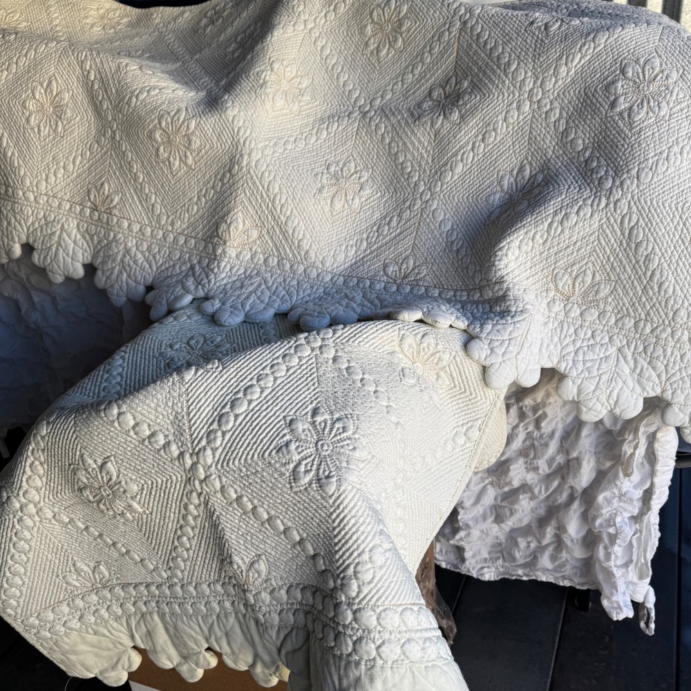 Vintage Cream Quilted Bed Sheets fa Runner Floral Scalloped Trapunto 2pc Set - Picture 4 of 13